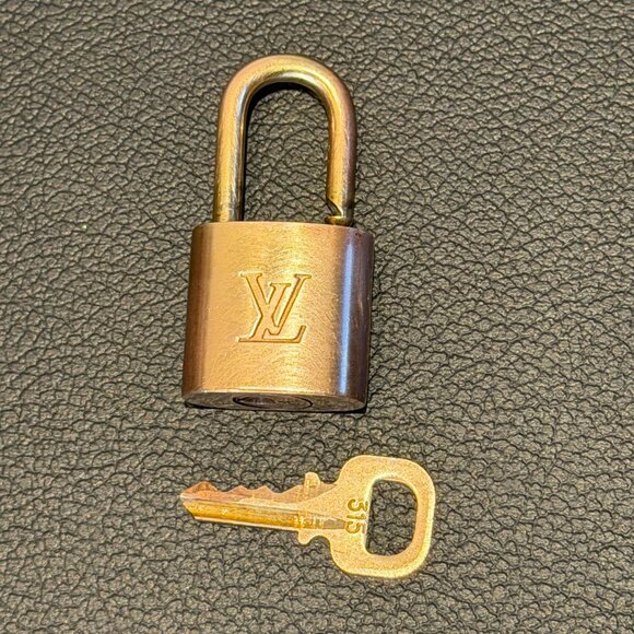 Louis Vuitton Authentic Lock & Key 315 Great Condition - Picture 2 of 5